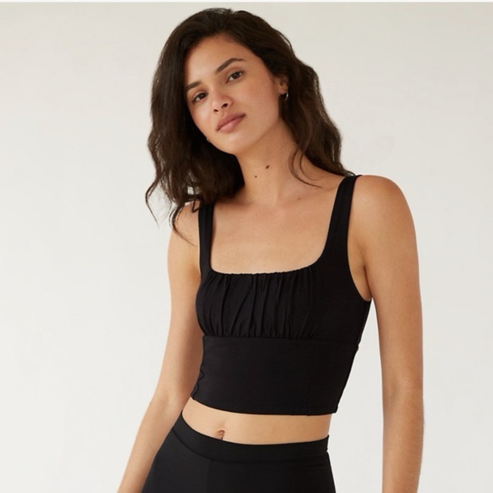 Aritzia Wilfred Free Orbit Tank in Black